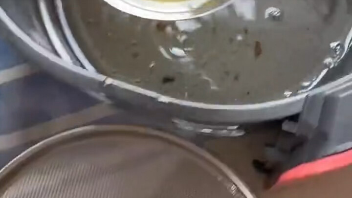 Menggoreng lemak babi pakai air fryer itu gampang banget, ya!