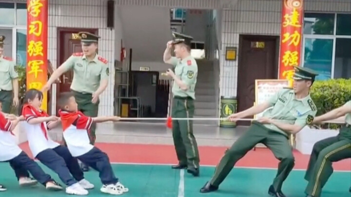 Kakak tentara tak hanya mengerti sinar matahari, tapi juga penuh kelembutan.