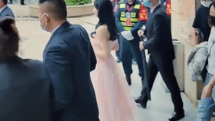 จ้าว ลี่ying หน้าใสออร่าจับ! ภาพหลุดจากงานออฟไลน์ของ Longines ที่คุนหมิง ยูนนาน!