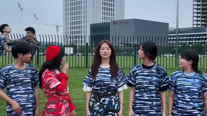 ครูฝึกตรวจค้นลิปสติกแบบกะทันหัน แต่กลับเจอเซียนตัวจริง!