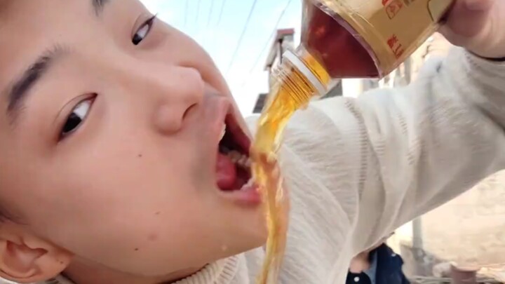 Vua thực lực của trường trung chuyên: Đông Peng mà không uống thì cả đám ngã lăn ra đất, bạn có được