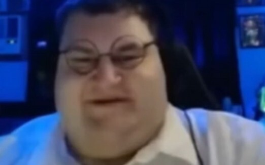 Peter sendiri bermain Fortnite