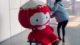 Xue Rongrong และสกู๊ตเตอร์ AI ของเขา