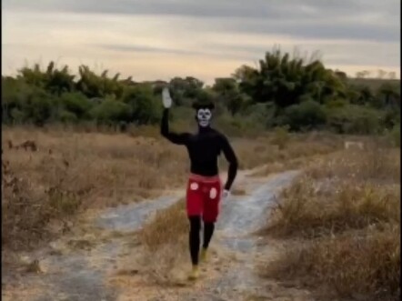 Masa kecil perlahan memudar, Miskamoska, Mickey Mouse jahat