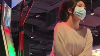 Kepala bulu ayam elastis Q bergoyang seksi sepatu bot putih mesin tari saudari kerajaan arkeologi EX