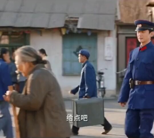 คุณยายข้างทาง อย่าไปเชื่อเลย วินาทีก่อนยังยิ้มแย้ม วินาทีต่อมาก็ร้องไห้โฮแล้ว