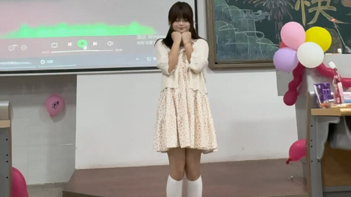 First time trying to perform house dance at the Mid-Autumn Festival gala!