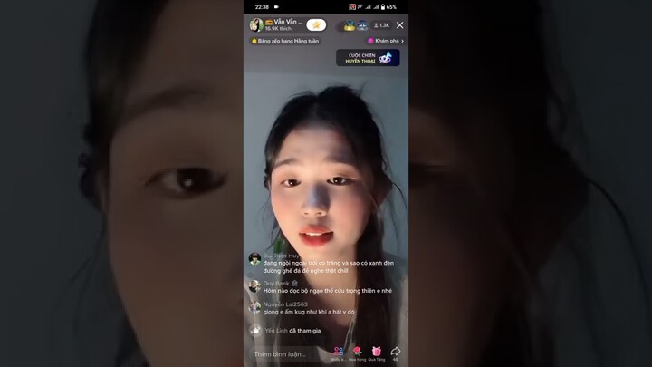 Giọng đọc ngôn tình khiến người nghe say đắm.