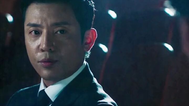 Một luật sư vô dụng, lần lượt đánh bại kẻ địch, nâng cấp trở thành ông trùm trong tù!