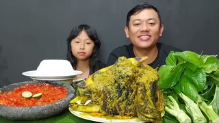 MUKBANG GULAI KEP4L4 KAMBING UTUH + LALAPAN BATANG PEPAYA MENTAH + SAMBAL PEDAS NYELEKIT