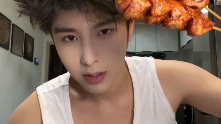 กินอะไรสักหน่อย