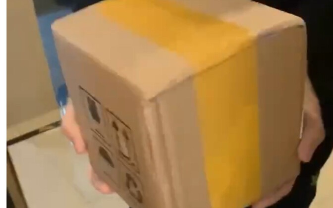 快递员:你什么快递一直在动啊