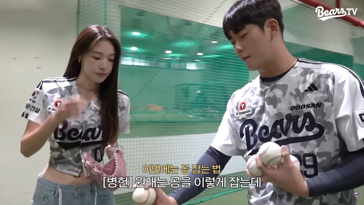 CHOI MINA SUE in DOOSAN's ceremonial first pitch who sent passionate support