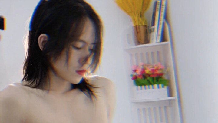 ผู้ชายก็ต้องโชว์ไหล่โล่งๆ แบบนี้แหละ ปกติมาก!