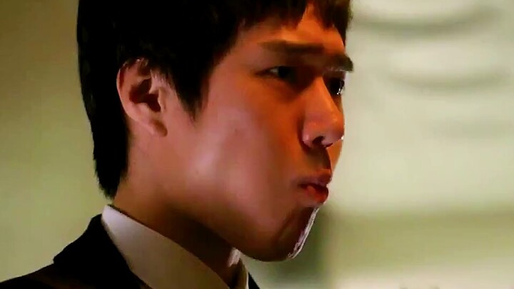 A man entered an unknown world from the elevator.