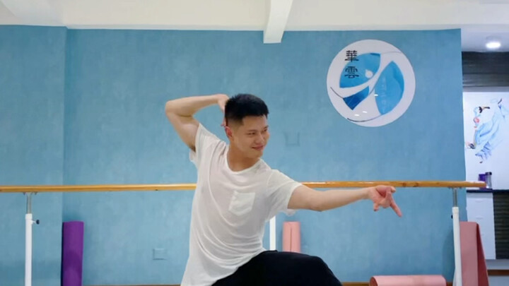 Chinese dancer Shu Xiaoli challenges Zhang Yixing in "Flying Apsaras"