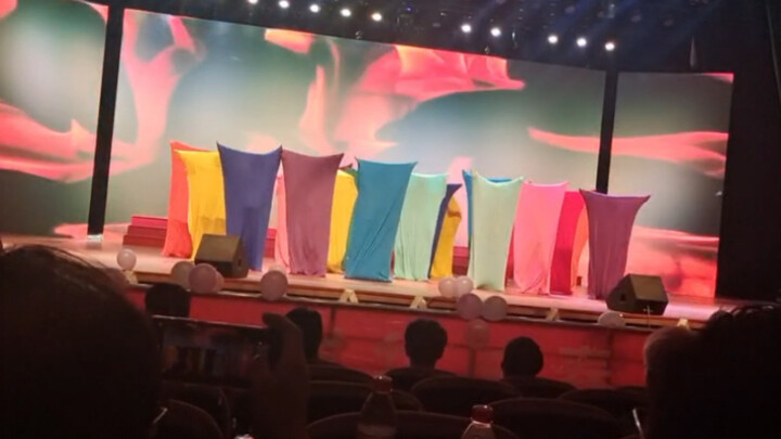 不允许任何人没有看过江西财经大学人文学院晚会的被子舞！！！
