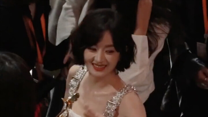“จ้าว ลี่อิ่ง: ต่อจากนี้ในงานใหญ่ฉันจะไม่ยืนอยู่ข้างๆ อีกแล้ว”