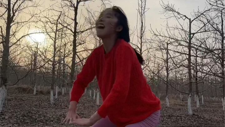 รองเท้าขาดๆ กับกางเกงลองจอนสีชมพู ฉันชื่อลิซ่า เฉิน จำไว้นะ