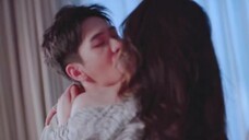 ฉากจูบสุนัขหมาป่าที่เร้าอารมณ์นั้นเร้าอารมณ์อย่างยิ่ง และเขาเมาค้างคืนหนึ่งกับ Yu Jie และตกอยู่ในควา