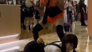 又又又又又又不断在摔倒的小小红