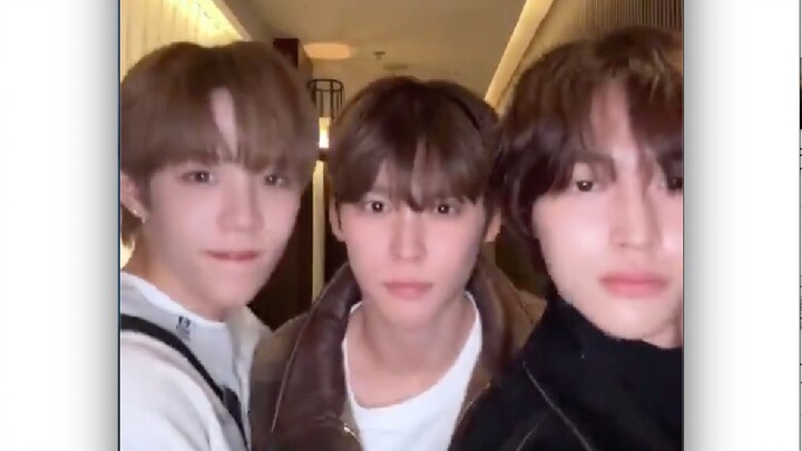 拉椅子在上海餐馆里随地大小跳