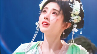 ประณาม ... ใครบอกว่าเธอแต่งหน้ากึ่งถาวรที่นี่เพื่อมอบความสวยให้กับสาวไอดอลโบราณความบันเทิงในประเทศ [