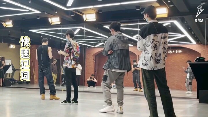 R1SE Studio Freestyle Dance