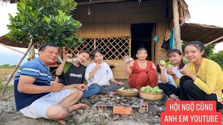 Đặc sản Người Miền Tây là hiếu khách cùng anh em vào vườn hái trái cây và thưởng thức món ăn dân dã