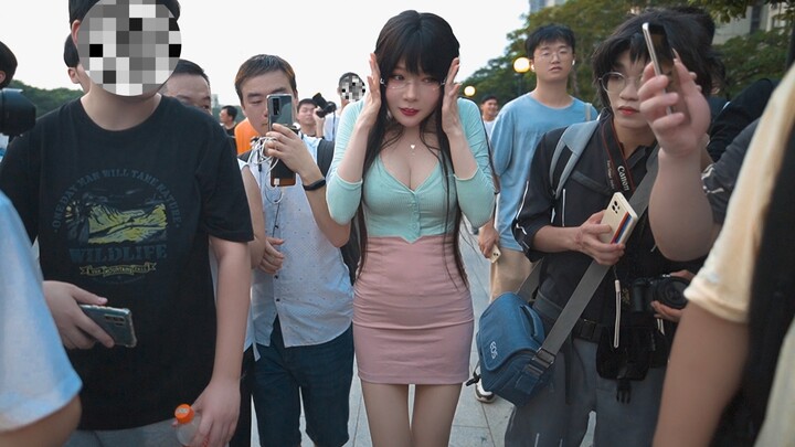 Berhati-hatilah saat membawa cosplayer cantik ke konvensi komik!
