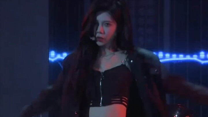 Setelah menonton ulang, tiba-tiba aku mengerti mengapa sketsa Yao Yao melompat dengan gerakan Lin Bi