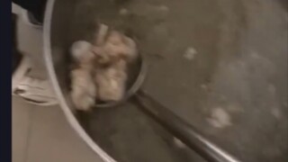 المدير: زملائي، من قال لكم أن تصنعوا حساءً كهذا؟!