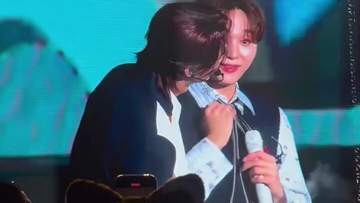 เซเว่นทีน คอนเสิร์ตมาเก๊า ชั้น 1 เรียก “ภรรยา” ชั้น 2 เรียก “ที่รัก” รวมพลหล่อเอาใจพี่แปด (ภาพจากแฟน