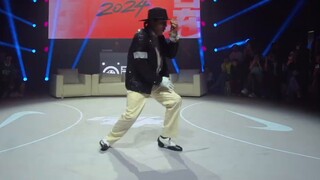 Hoàn thành phần giám khảo SHOW tại Cuộc thi Khiêu vũ Thế giới bằng cách sử dụng "STEP"