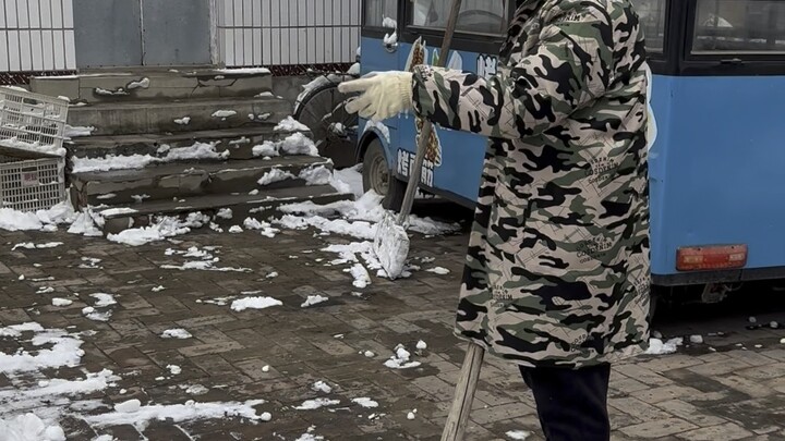 Mari kita buat boneka salju bersama ☃️