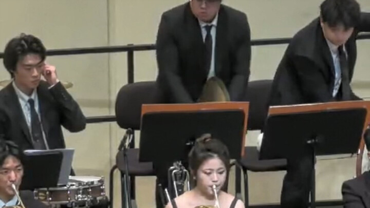 การแสดงรายงานของสถาบันดนตรีกลาง ถูกชาวเน็ตแซวว่า “พี่โทรศัพท์” ฉันนับเองเลยว่าฉันโทรไปกี่ครั้งแล้ว