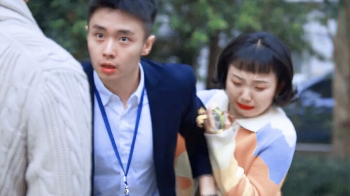 Ada ancaman, si anak anjing manis secara naluri langsung melindungi dia… bahkan masih menyimpan foto
