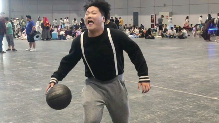 Somebody in cp24 imitated Cai Xukun to play basketball!