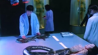 Bác sĩ đã kết hợp người và rắn. Con trăn đã ăn thịt ông và sau đó trốn thoát. Phim khởi động lại: Xư