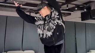 「NCT DREAM」乐仔就是实干型的，说做就做，但怎么感觉像小学生芭蕾版～