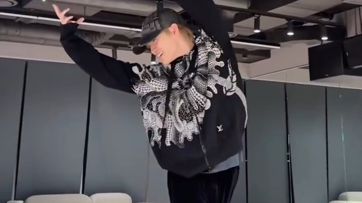 «إن سي تي دريم» لو تسي هو من النوع العملي حقًا، يقول ويفعل مباشرةً، لكن لماذا يبدو وكأنه نسخة البالي