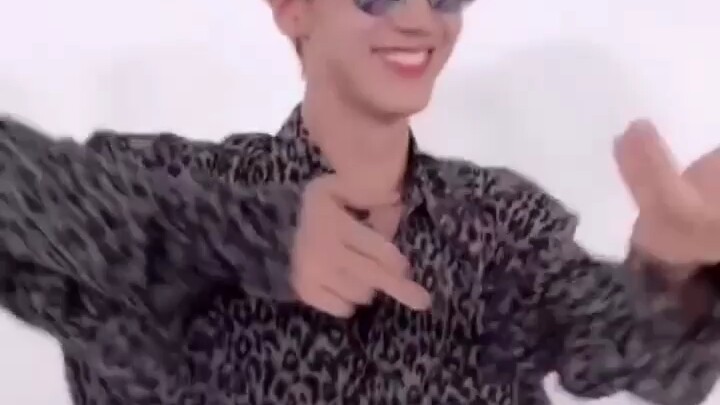 [WayV]正确的方法千篇一律，错误的戴法各有千秋