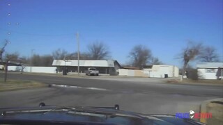 Rekaman Dashcam Pengejaran Truk yang Dicuri di Kota Oklahoma