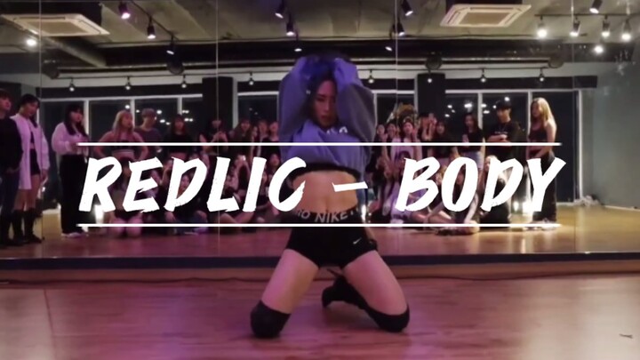 Redlic ก็แค่พี่สาวที่เต้นท่าเซ็กซี่แล้วก็เขินอายวิ่งออกจากกล้องเท่านั้นเอง