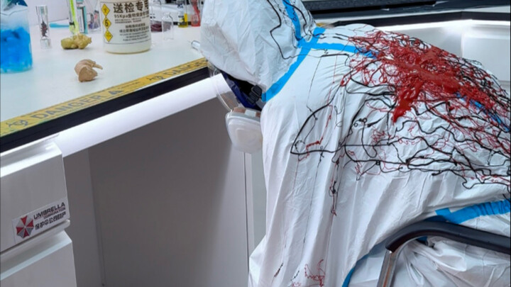 本片讲述了一个实验员自作孽，不可活！