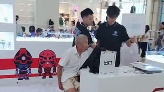 Hefei Gundam pop-up store opened. It was great to take Fang Dajing to the model classroom.