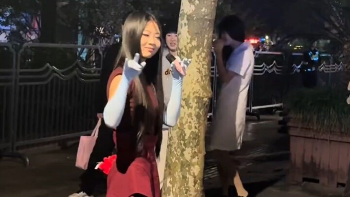 Người bắt chước Đơn Y Truyện hát thơ Lý Bạch, đến trạng thái tinh thần cũng tái hiện y hệt!