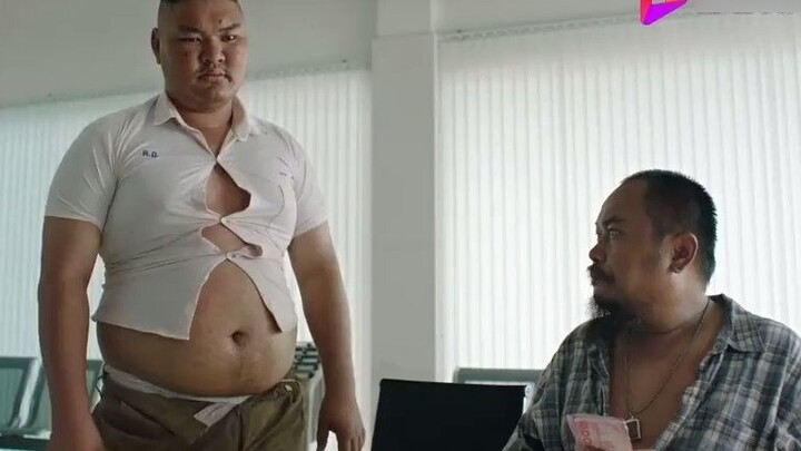 Iklan aneh Thailand: Seorang siswa kelas tiga masih mengenakan seragam mereka! Kualitas pakaiannya s