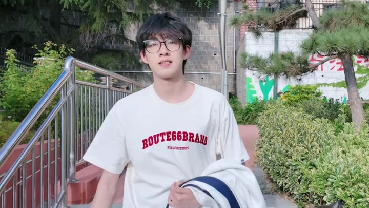 Qingdao’s 18-year-old “most handsome Gaokao candidate” goes viral! With striking good looks—fair, cl