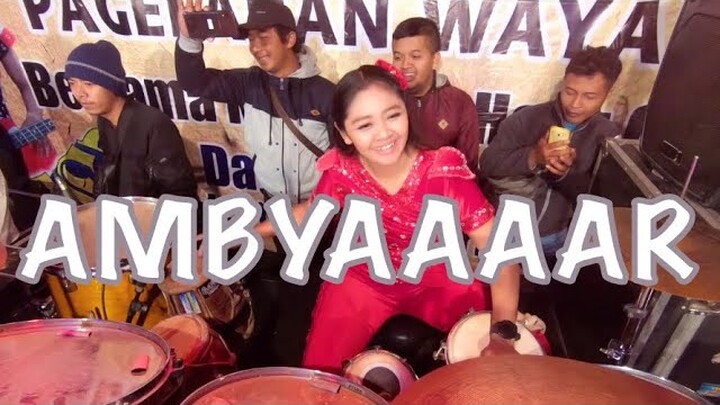 🔴 Ratu kendang Nyi Epep DiGENJOT trus kendang nya